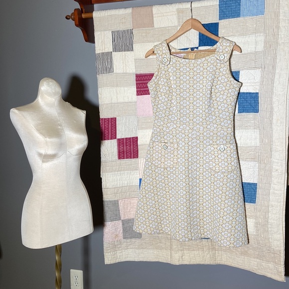 1960s Vintage Daisy Print Pinafore Dress - Picture 2 of 7